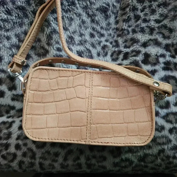 Núnoo | Helena Croc-Embossed  Beige Leather Handbag - Picture 10 of 13